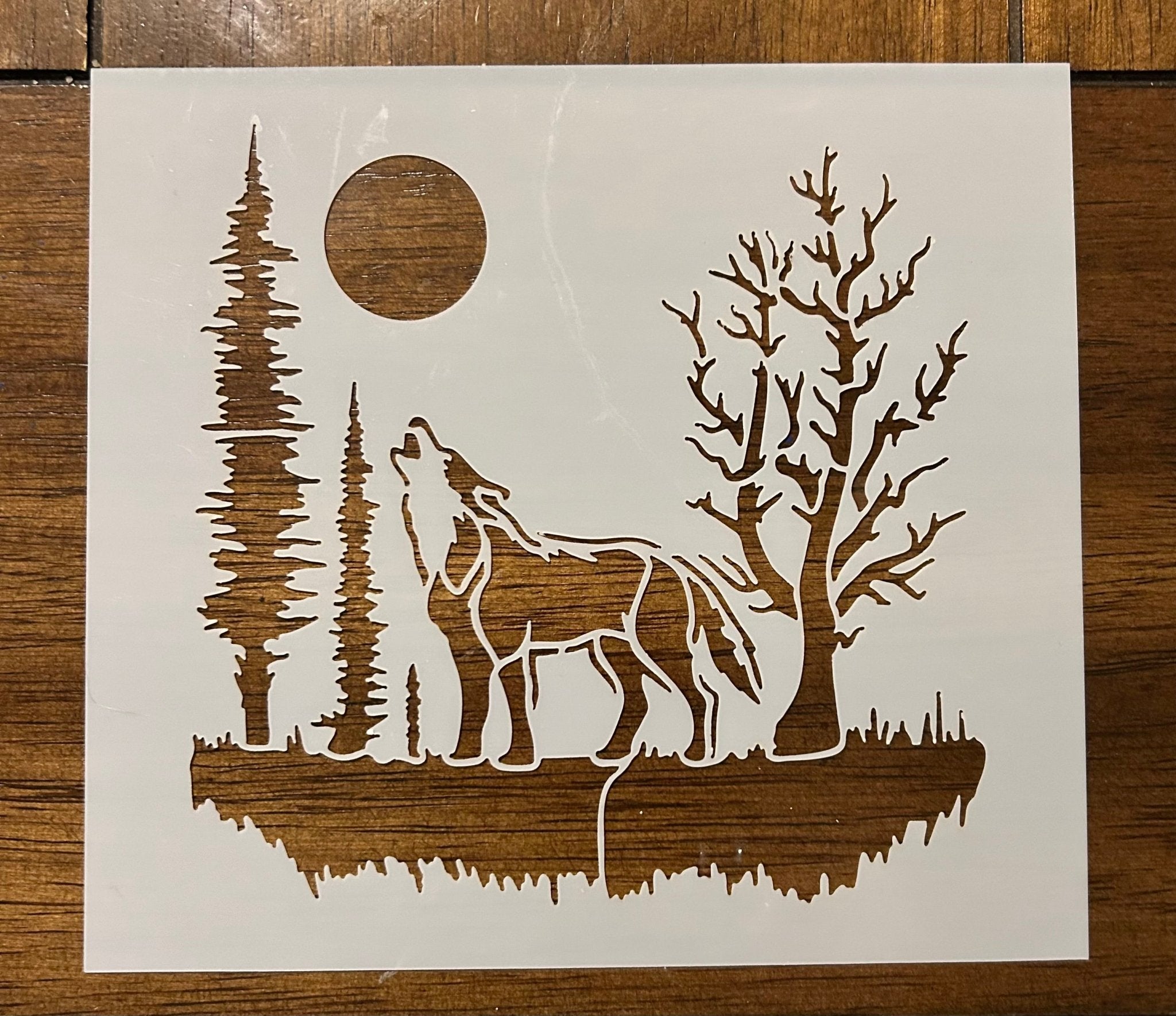 Howling at the moon wolf stencil